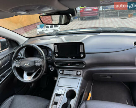 Серый Хендай Kona, объемом двигателя 0 л и пробегом 65 тыс. км за 16399 $, фото 32 на Automoto.ua