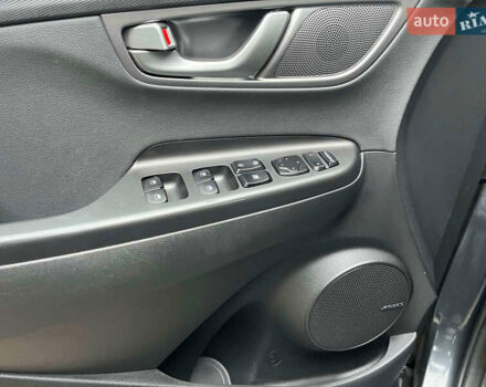 Серый Хендай Kona, объемом двигателя 0 л и пробегом 80 тыс. км за 18900 $, фото 18 на Automoto.ua