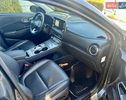 Серый Хендай Kona, объемом двигателя 0 л и пробегом 95 тыс. км за 17500 $, фото 53 на Automoto.ua