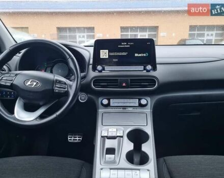 Серый Хендай Kona, объемом двигателя 0 л и пробегом 151 тыс. км за 16399 $, фото 15 на Automoto.ua