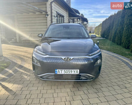 Серый Хендай Kona, объемом двигателя 0 л и пробегом 95 тыс. км за 17500 $, фото 2 на Automoto.ua