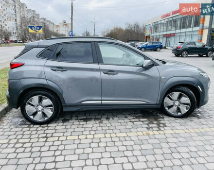 Серый Хендай Kona, объемом двигателя 0 л и пробегом 103 тыс. км за 17999 $, фото 6 на Automoto.ua