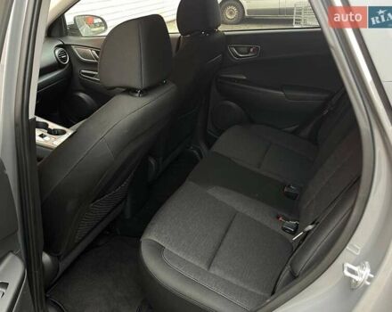 Серый Хендай Kona, объемом двигателя 0 л и пробегом 54 тыс. км за 17500 $, фото 13 на Automoto.ua