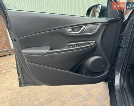 Сірий Хендай Kona, об'ємом двигуна 0 л та пробігом 71 тис. км за 17700 $, фото 29 на Automoto.ua