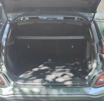 Серый Хендай Kona, объемом двигателя 0 л и пробегом 105 тыс. км за 17999 $, фото 21 на Automoto.ua