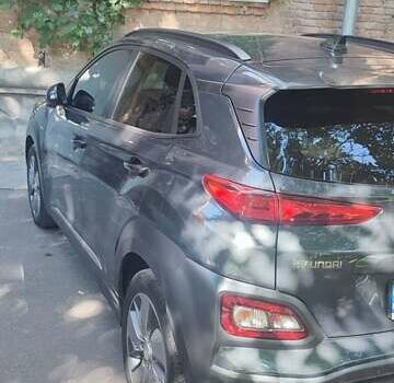 Серый Хендай Kona, объемом двигателя 0 л и пробегом 105 тыс. км за 17999 $, фото 3 на Automoto.ua