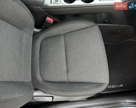 Серый Хендай Kona, объемом двигателя 0 л и пробегом 127 тыс. км за 17650 $, фото 35 на Automoto.ua