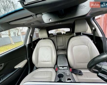 Сірий Хендай Kona, об'ємом двигуна 0 л та пробігом 83 тис. км за 17300 $, фото 4 на Automoto.ua