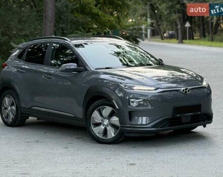 Серый Хендай Kona, объемом двигателя 0 л и пробегом 96 тыс. км за 17200 $, фото 5 на Automoto.ua