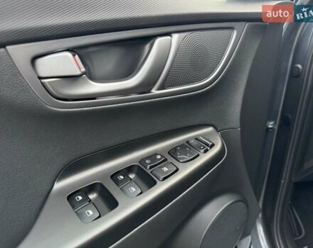 Сірий Хендай Kona, об'ємом двигуна 0 л та пробігом 71 тис. км за 17700 $, фото 30 на Automoto.ua