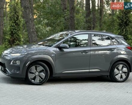 Серый Хендай Kona, объемом двигателя 0 л и пробегом 96 тыс. км за 17200 $, фото 22 на Automoto.ua