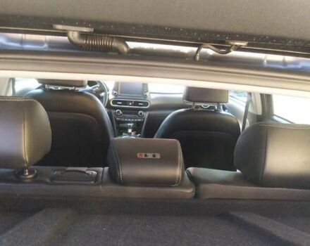 Серый Хендай Kona, объемом двигателя 1.6 л и пробегом 77 тыс. км за 15500 $, фото 6 на Automoto.ua