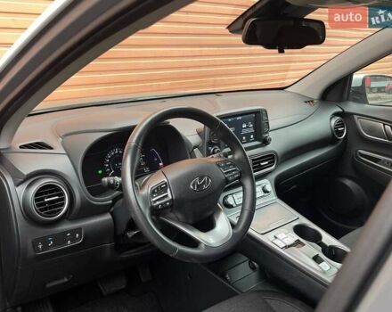 Серый Хендай Kona, объемом двигателя 0 л и пробегом 54 тыс. км за 17500 $, фото 12 на Automoto.ua