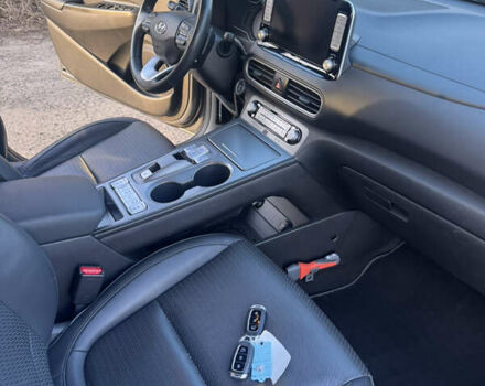 Серый Хендай Kona, объемом двигателя 0 л и пробегом 92 тыс. км за 15900 $, фото 24 на Automoto.ua