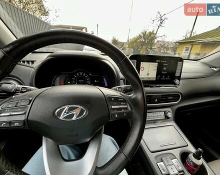 Сірий Хендай Kona, об'ємом двигуна 0 л та пробігом 83 тис. км за 17300 $, фото 5 на Automoto.ua