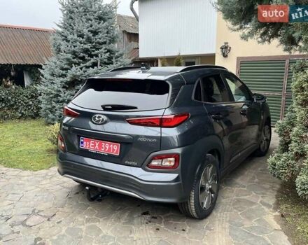 Серый Хендай Kona, объемом двигателя 0 л и пробегом 80 тыс. км за 18900 $, фото 3 на Automoto.ua