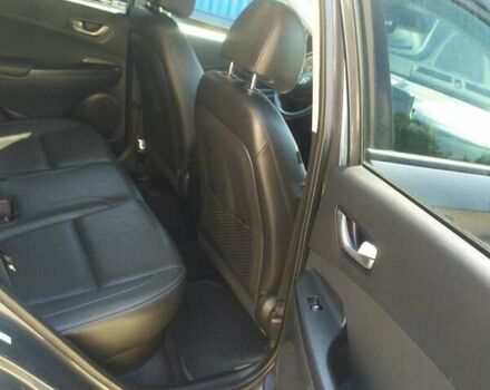 Серый Хендай Kona, объемом двигателя 1.6 л и пробегом 77 тыс. км за 15500 $, фото 4 на Automoto.ua