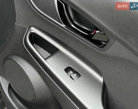 Серый Хендай Kona, объемом двигателя 1.6 л и пробегом 54 тыс. км за 20950 $, фото 51 на Automoto.ua