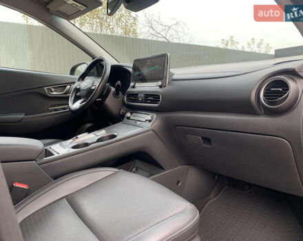 Серый Хендай Kona, объемом двигателя 0 л и пробегом 107 тыс. км за 18900 $, фото 8 на Automoto.ua