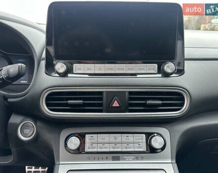 Серый Хендай Kona, объемом двигателя 0 л и пробегом 62 тыс. км за 18900 $, фото 46 на Automoto.ua