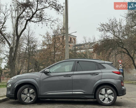 Серый Хендай Kona, объемом двигателя 0 л и пробегом 136 тыс. км за 19300 $, фото 6 на Automoto.ua