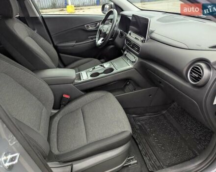 Сірий Хендай Kona, об'ємом двигуна 0 л та пробігом 55 тис. км за 14999 $, фото 15 на Automoto.ua
