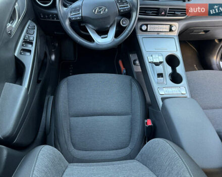 Сірий Хендай Kona, об'ємом двигуна 0 л та пробігом 114 тис. км за 15999 $, фото 29 на Automoto.ua