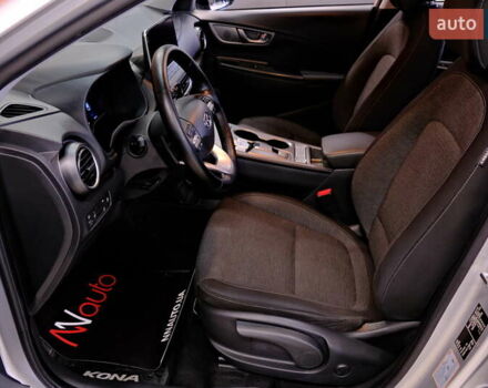 Серый Хендай Kona, объемом двигателя 0 л и пробегом 88 тыс. км за 20300 $, фото 31 на Automoto.ua