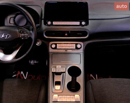 Серый Хендай Kona, объемом двигателя 0 л и пробегом 88 тыс. км за 20300 $, фото 50 на Automoto.ua