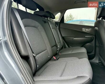 Серый Хендай Kona, объемом двигателя 0 л и пробегом 74 тыс. км за 15250 $, фото 83 на Automoto.ua