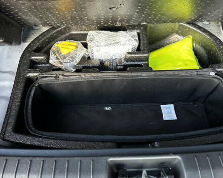 Серый Хендай Kona, объемом двигателя 0 л и пробегом 38 тыс. км за 19500 $, фото 12 на Automoto.ua