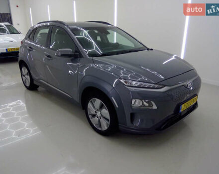 Серый Хендай Kona, объемом двигателя 0 л и пробегом 102 тыс. км за 16300 $, фото 1 на Automoto.ua