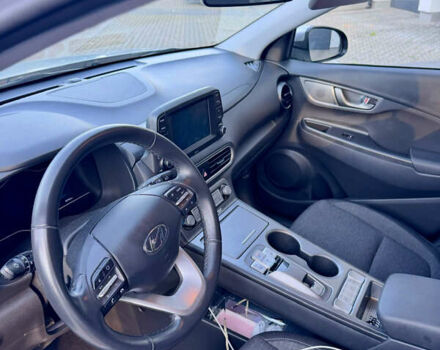 Сірий Хендай Kona, об'ємом двигуна 0 л та пробігом 91 тис. км за 16999 $, фото 10 на Automoto.ua