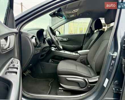 Серый Хендай Kona, объемом двигателя 0 л и пробегом 74 тыс. км за 15250 $, фото 42 на Automoto.ua