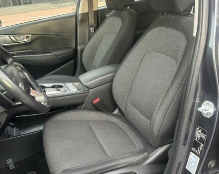 Серый Хендай Kona, объемом двигателя 0 л и пробегом 95 тыс. км за 17000 $, фото 2 на Automoto.ua