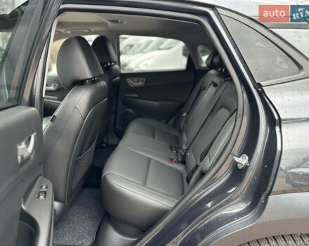 Сірий Хендай Kona, об'ємом двигуна 0 л та пробігом 61 тис. км за 18800 $, фото 26 на Automoto.ua