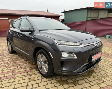 Серый Хендай Kona, объемом двигателя 0 л и пробегом 60 тыс. км за 15555 $, фото 4 на Automoto.ua