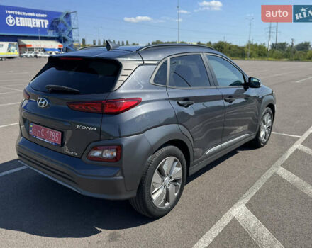 Серый Хендай Kona, объемом двигателя 0 л и пробегом 71 тыс. км за 16999 $, фото 5 на Automoto.ua