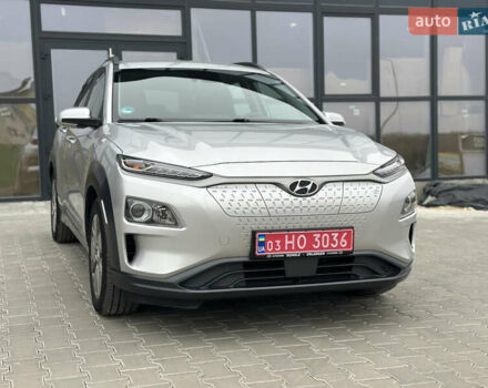Серый Хендай Kona, объемом двигателя 0 л и пробегом 62 тыс. км за 18900 $, фото 1 на Automoto.ua