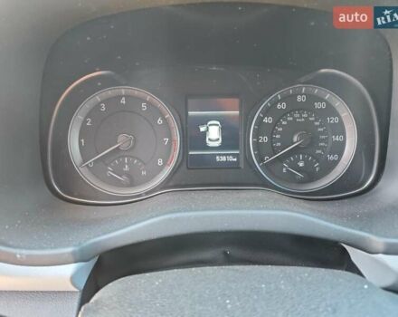 Серый Хендай Kona, объемом двигателя 2 л и пробегом 86 тыс. км за 2500 $, фото 8 на Automoto.ua