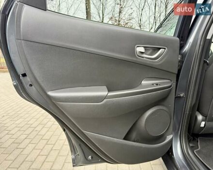 Серый Хендай Kona, объемом двигателя 0 л и пробегом 74 тыс. км за 15250 $, фото 85 на Automoto.ua