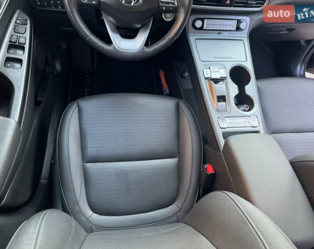 Сірий Хендай Kona, об'ємом двигуна 0 л та пробігом 40 тис. км за 16799 $, фото 35 на Automoto.ua