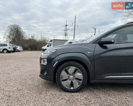 Сірий Хендай Kona, об'ємом двигуна 0 л та пробігом 61 тис. км за 18800 $, фото 4 на Automoto.ua