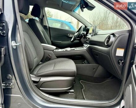 Серый Хендай Kona, объемом двигателя 0 л и пробегом 74 тыс. км за 15250 $, фото 70 на Automoto.ua