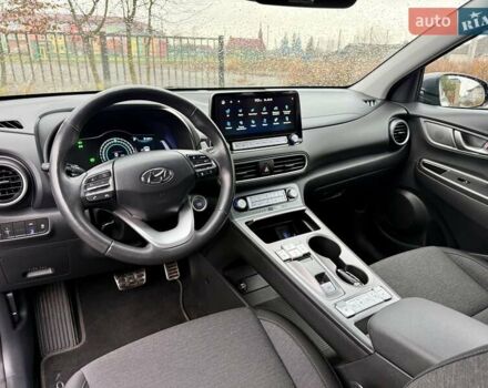 Серый Хендай Kona, объемом двигателя 0 л и пробегом 74 тыс. км за 15250 $, фото 48 на Automoto.ua