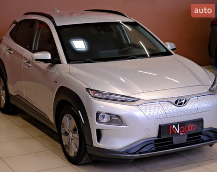 Серый Хендай Kona, объемом двигателя 0 л и пробегом 88 тыс. км за 20300 $, фото 3 на Automoto.ua