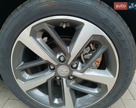 Сірий Хендай Kona, об'ємом двигуна 1.6 л та пробігом 12 тис. км за 21500 $, фото 6 на Automoto.ua