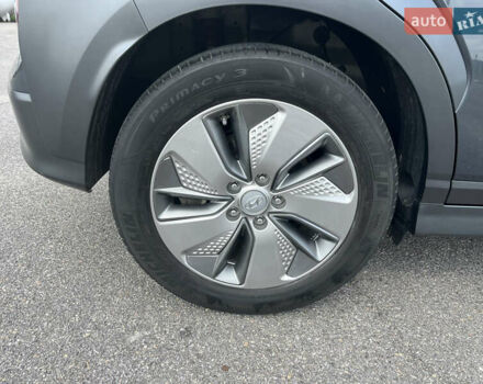 Серый Хендай Kona, объемом двигателя 0 л и пробегом 49 тыс. км за 15199 $, фото 25 на Automoto.ua