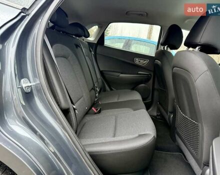 Серый Хендай Kona, объемом двигателя 0 л и пробегом 74 тыс. км за 15250 $, фото 82 на Automoto.ua