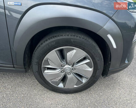 Серый Хендай Kona, объемом двигателя 0 л и пробегом 49 тыс. км за 15199 $, фото 24 на Automoto.ua